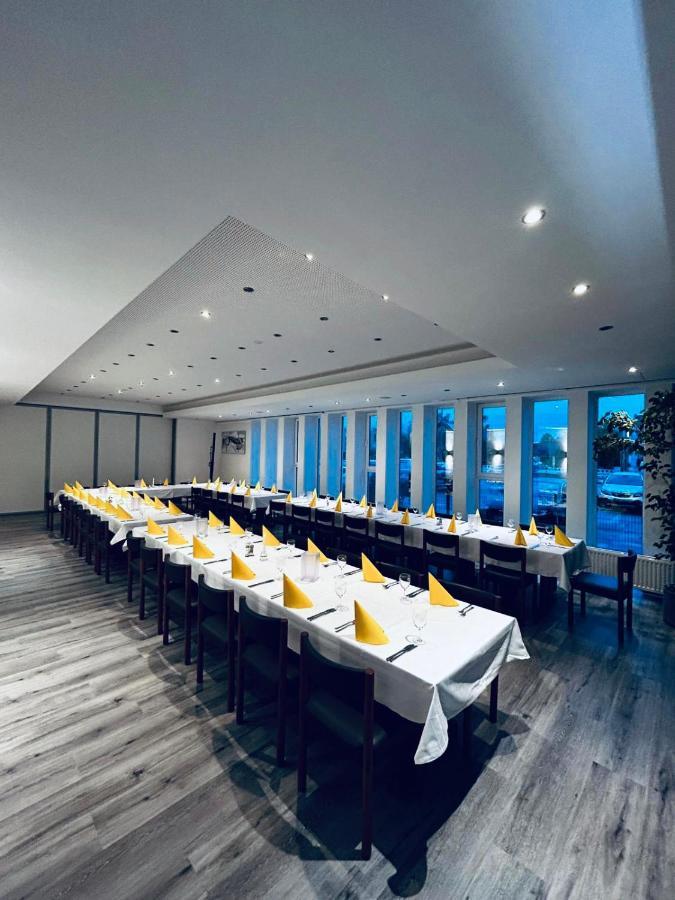 Hotel Krone Koenigsbrunn Ngoại thất bức ảnh