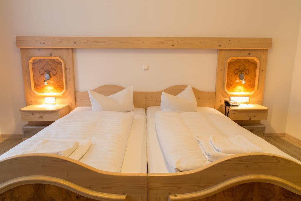 Hotel Krone Koenigsbrunn Phòng bức ảnh